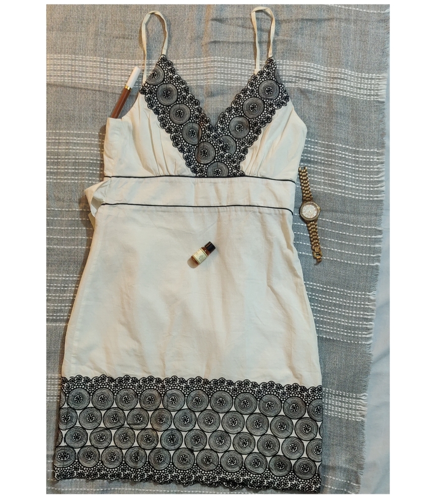 Embroidered strap dress - Picture 1 of 8